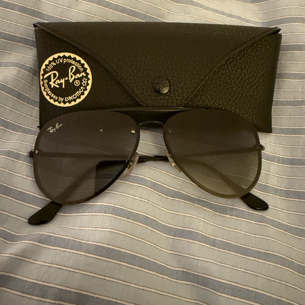 Ray-Ban Black Aviator Sunglasses with Case